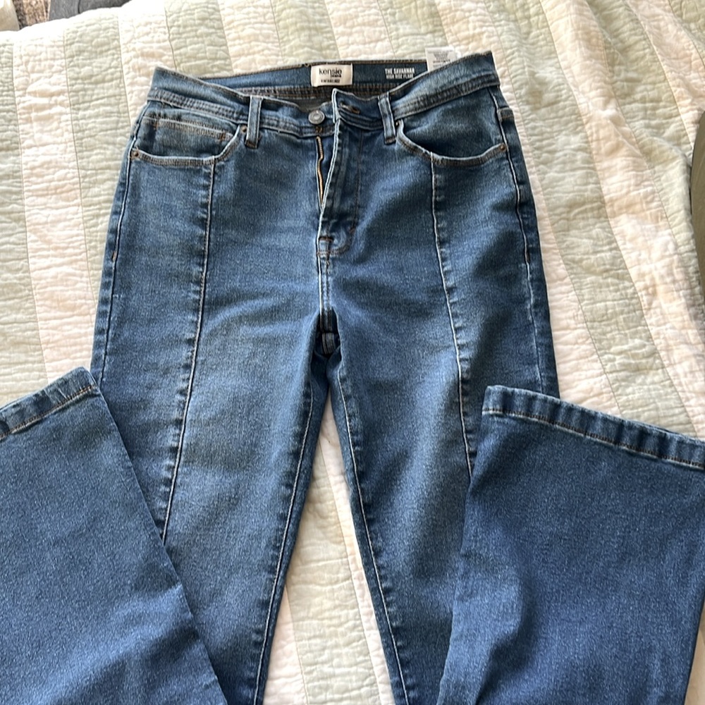 Kensie flare jeans high rise size 6 or 28